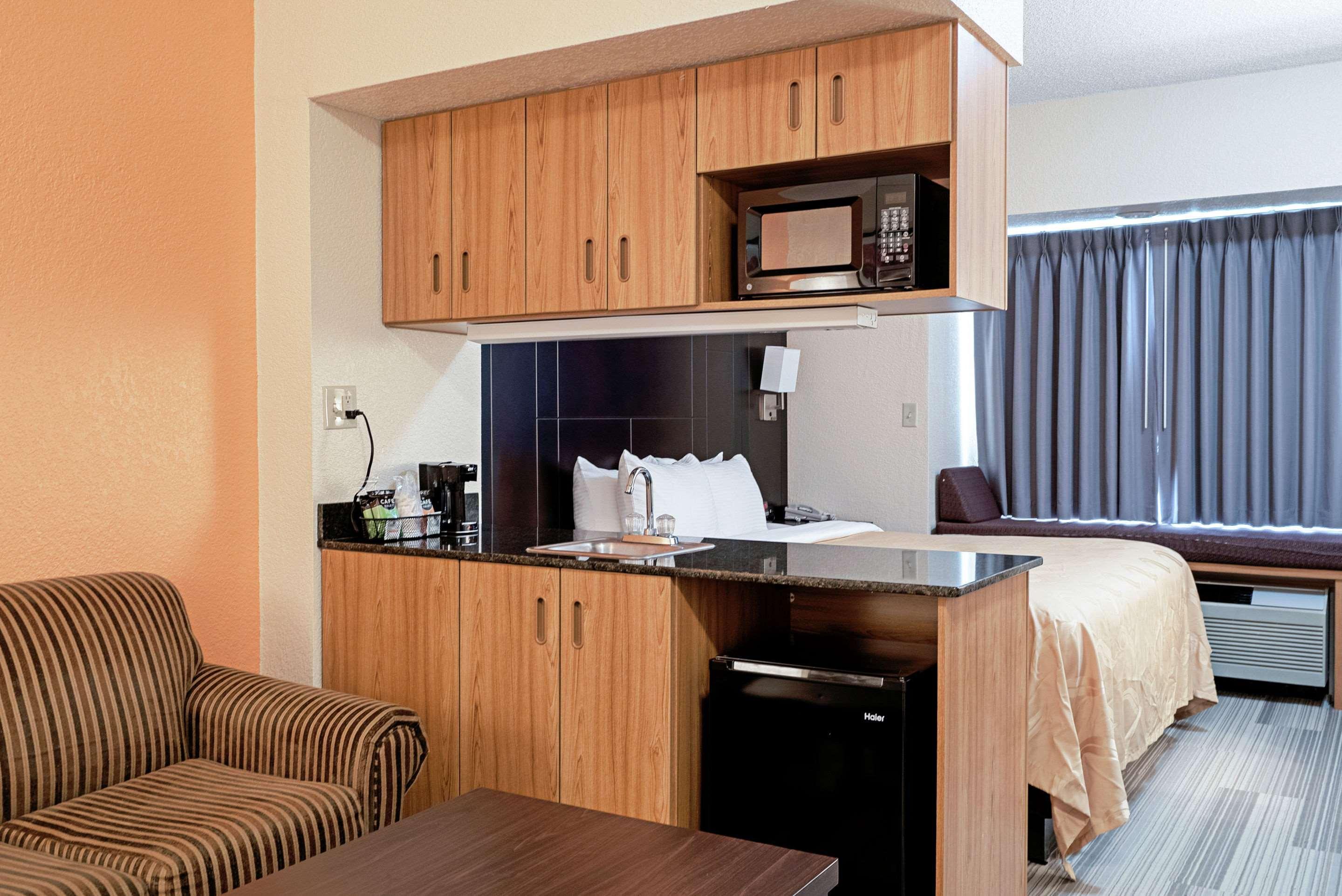 Quality Inn & Suites Robbinsville Esterno foto