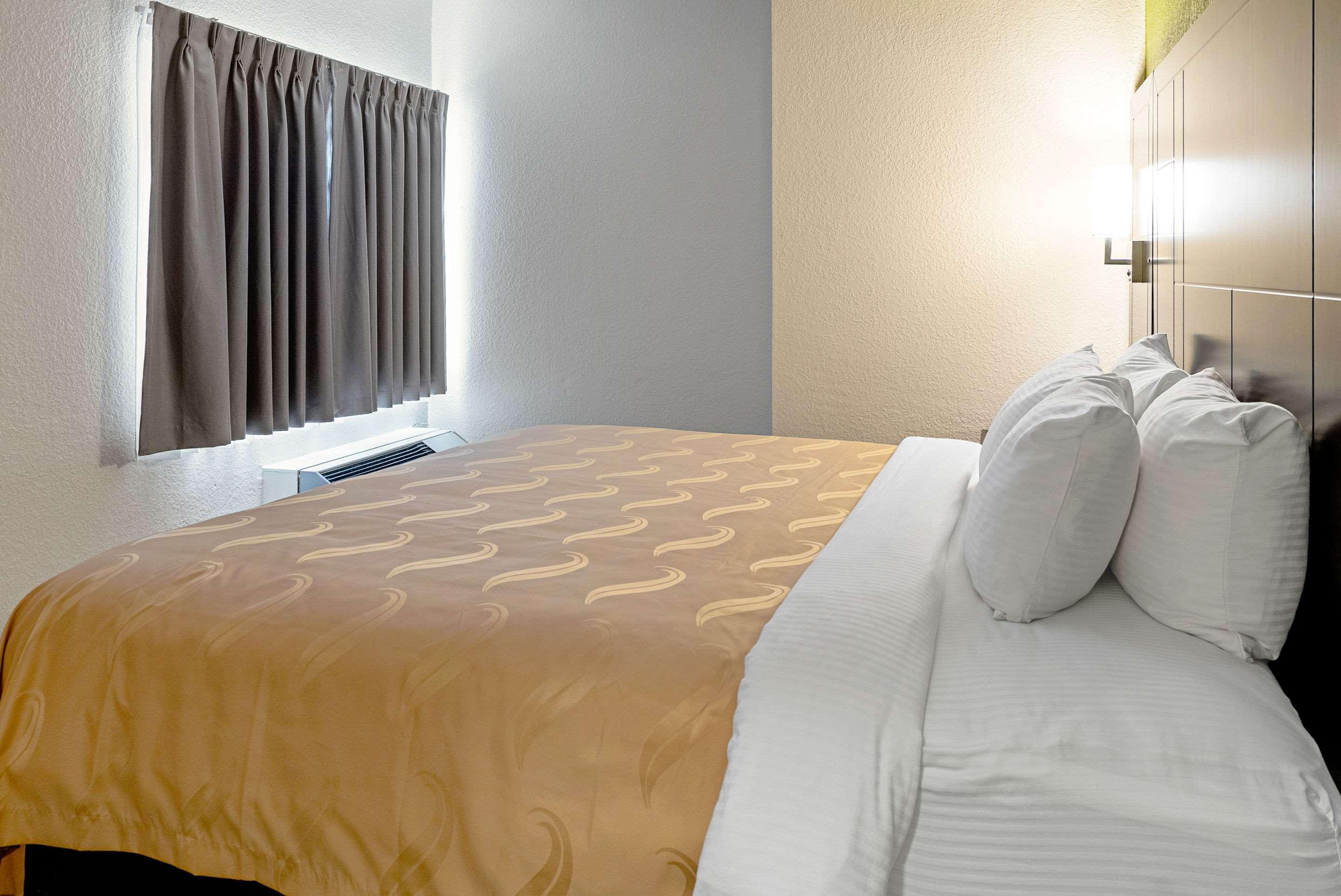 Quality Inn & Suites Robbinsville Esterno foto