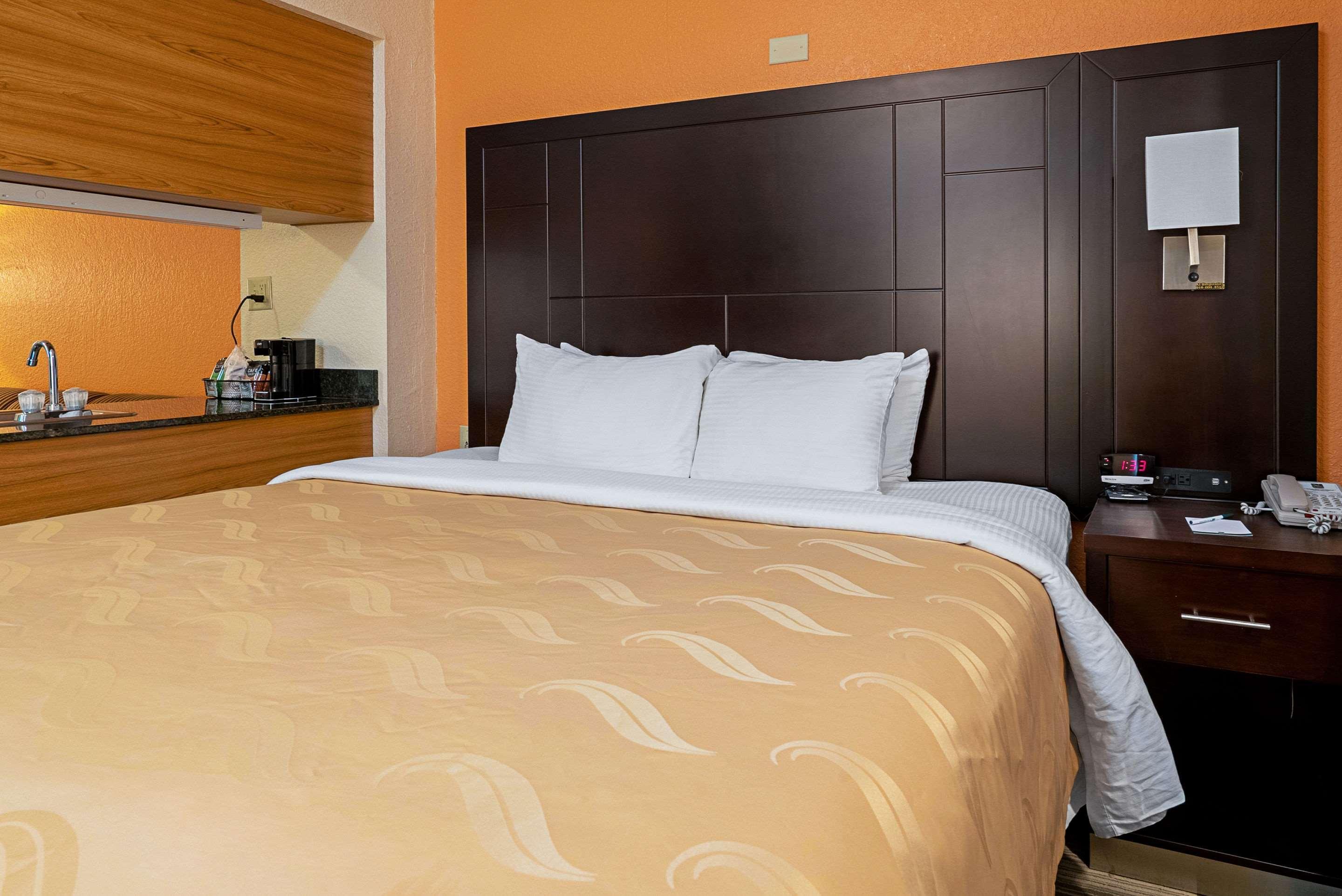 Quality Inn & Suites Robbinsville Esterno foto
