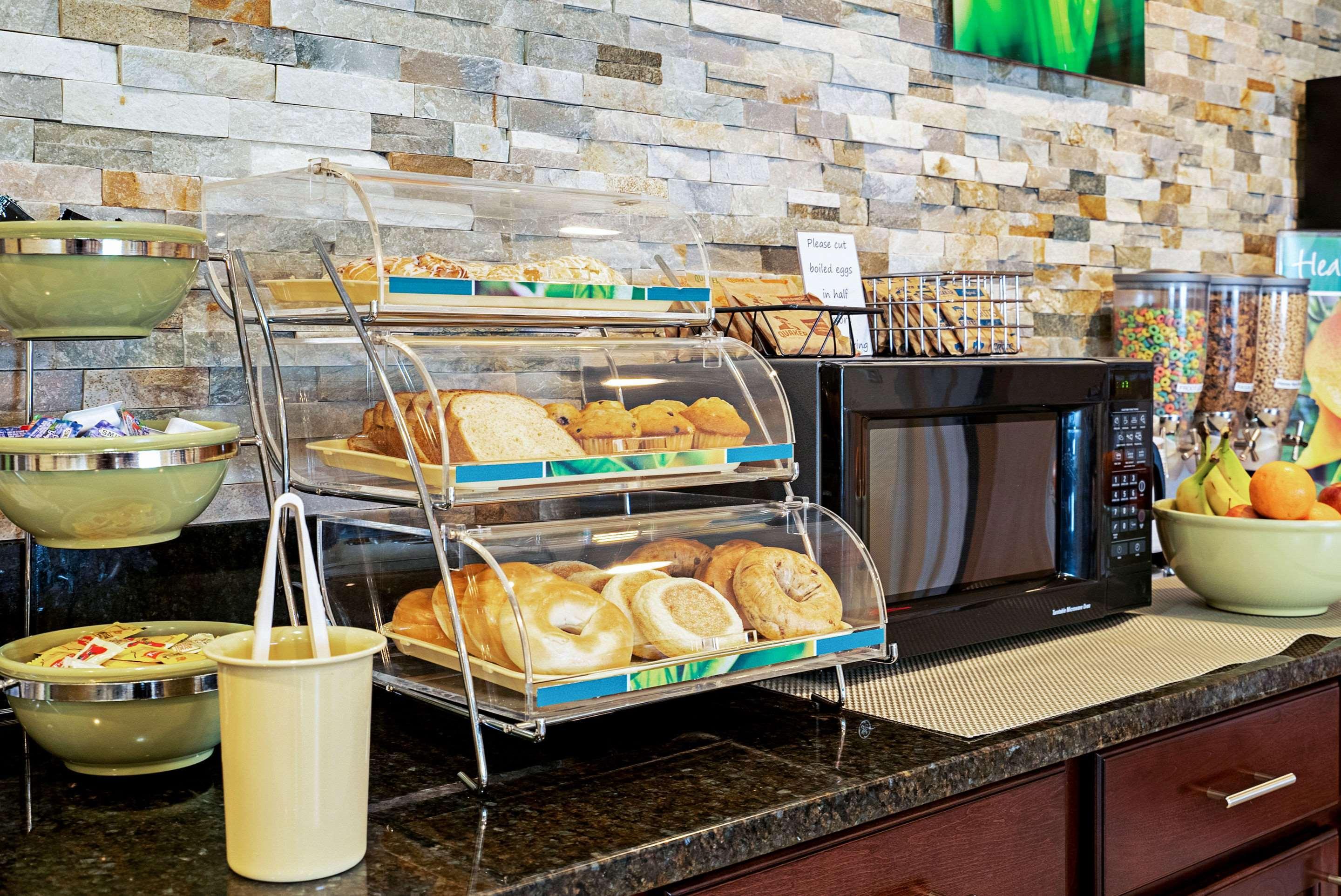 Quality Inn & Suites Robbinsville Esterno foto