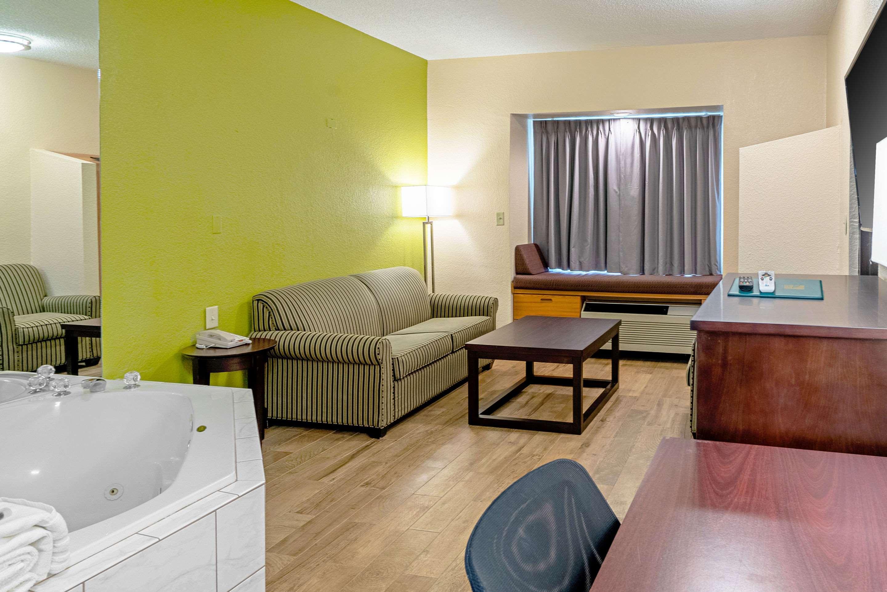 Quality Inn & Suites Robbinsville Esterno foto