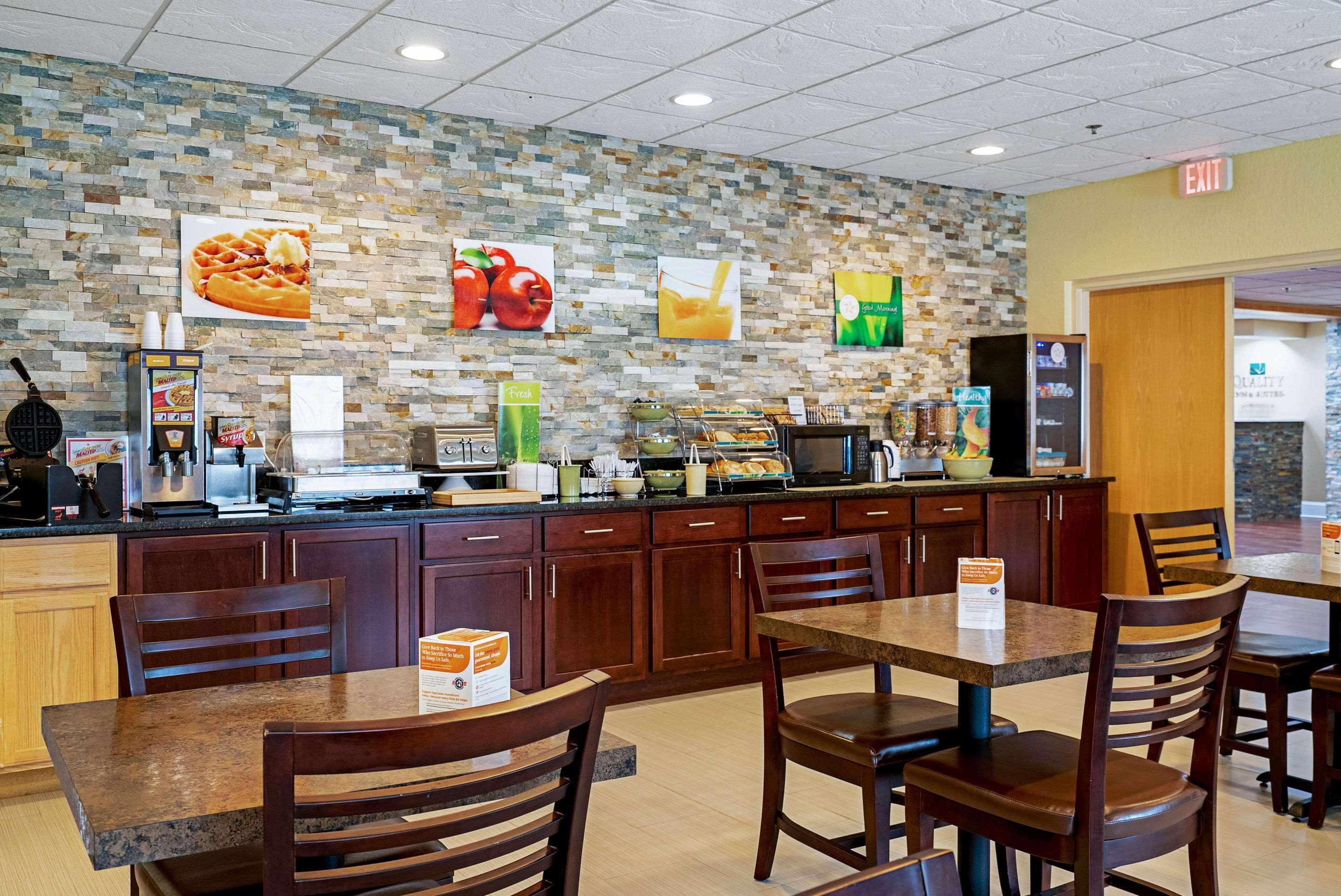 Quality Inn & Suites Robbinsville Esterno foto