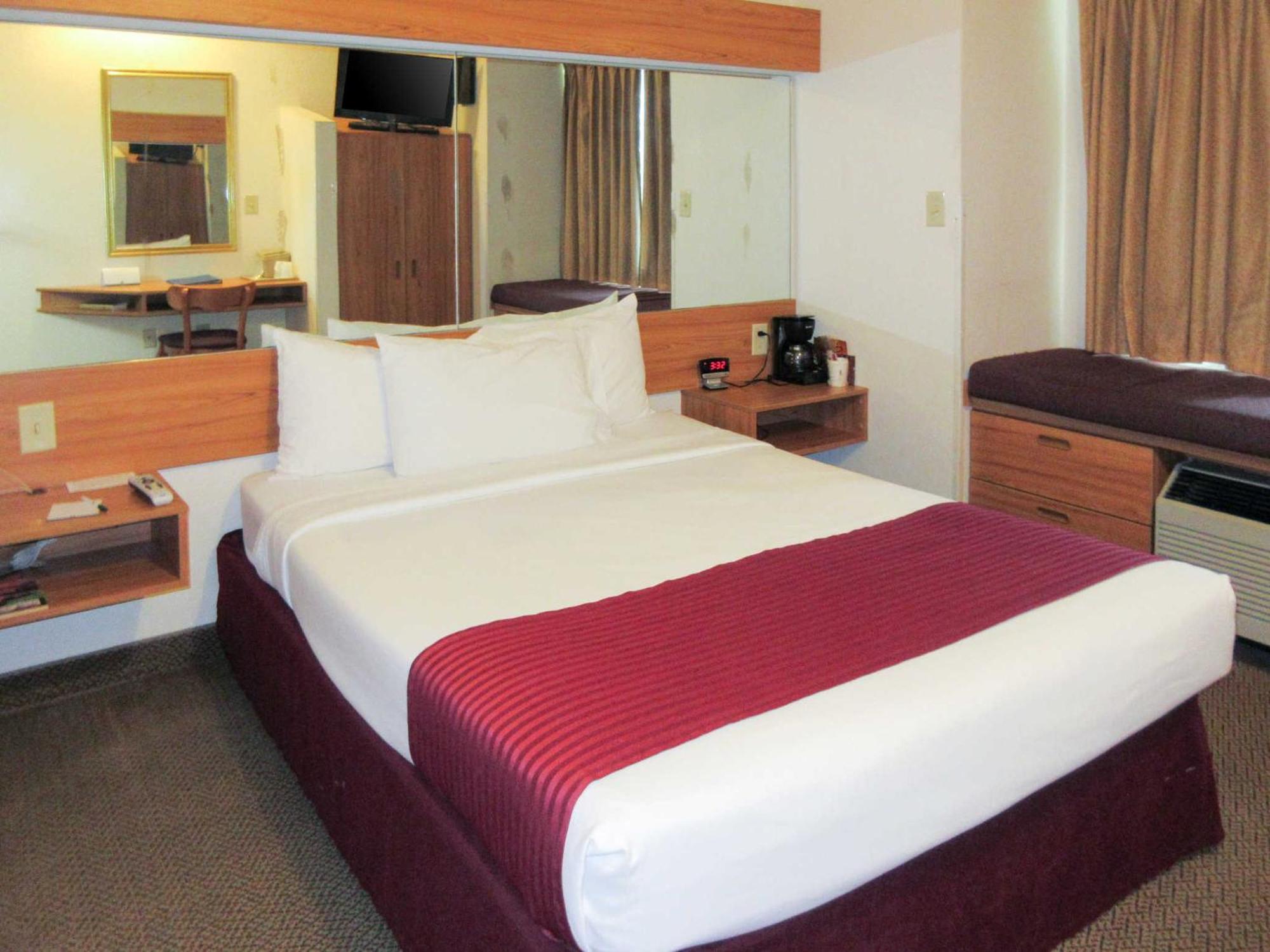 Quality Inn & Suites Robbinsville Esterno foto
