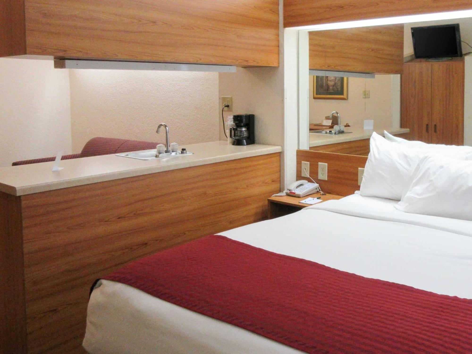 Quality Inn & Suites Robbinsville Esterno foto